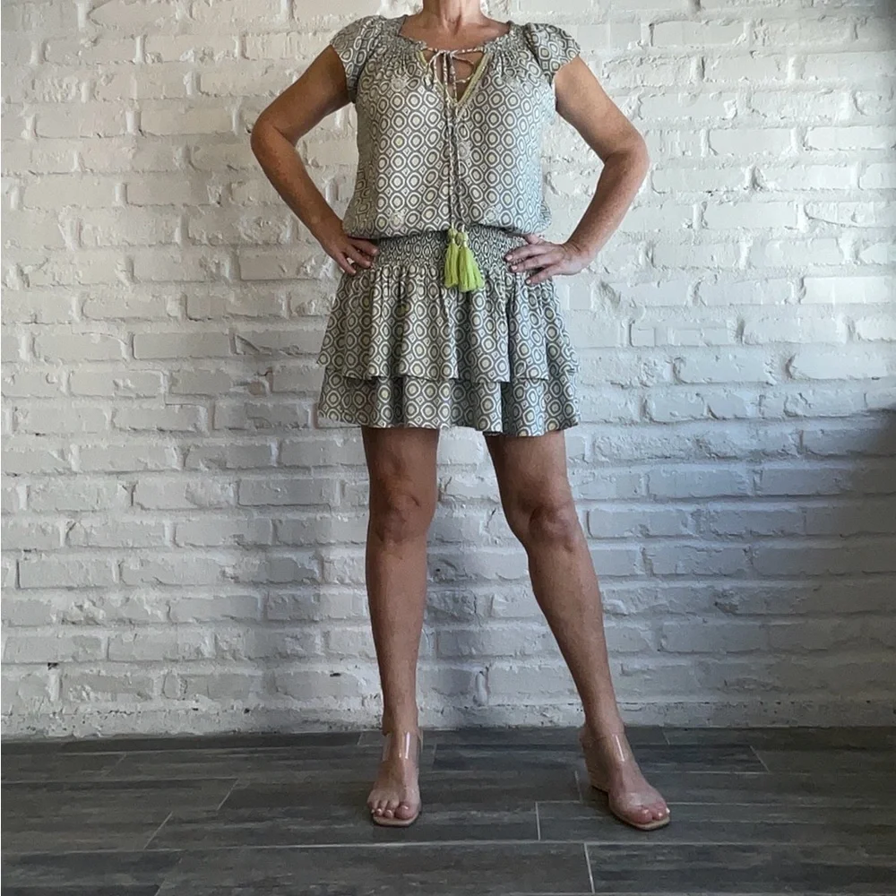 Stylish Gray Patterned Dress - Picture 2 of 8